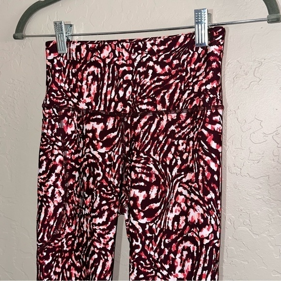 Under Armour Women’s XS Compression 19” Capris Activewear Tights - Burgundy - Picture 2 of 8